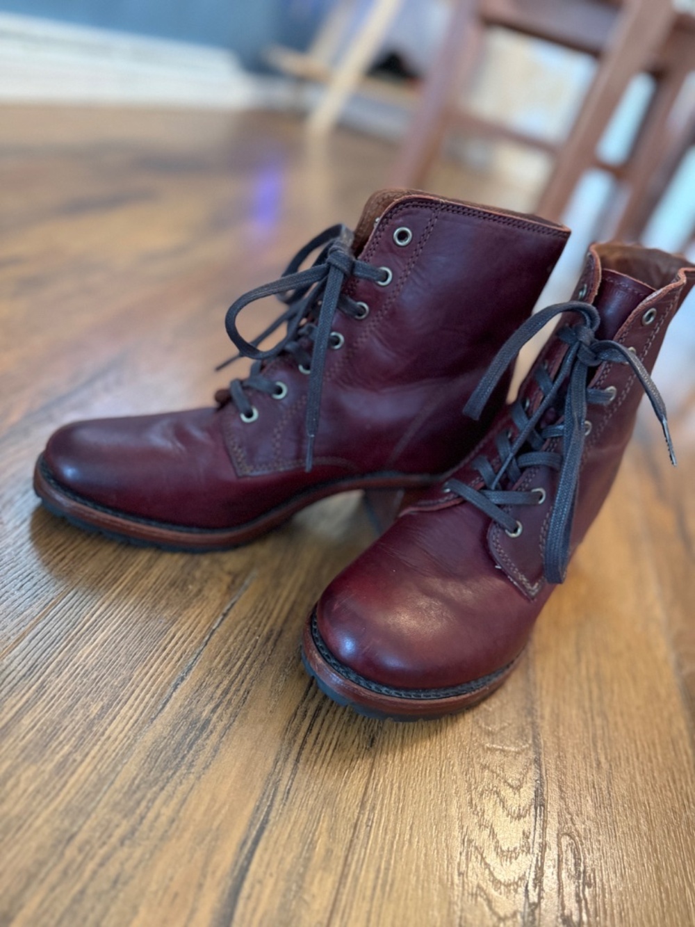 Frye 7.5 Sabrina 6G Black Cherry Boots - Picture 3 of 6